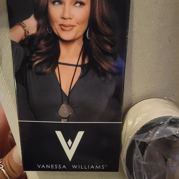 Vanessa Williams handbag collection.. brand new with tags - Picture 15 of 16